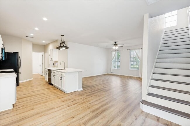 Building Photo - 9614 Magna Carta Loop