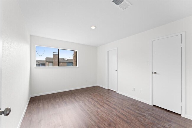 Building Photo - 10001 Westpark Dr