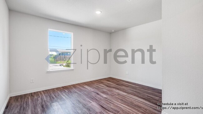 Building Photo - 9836 Lanewell St