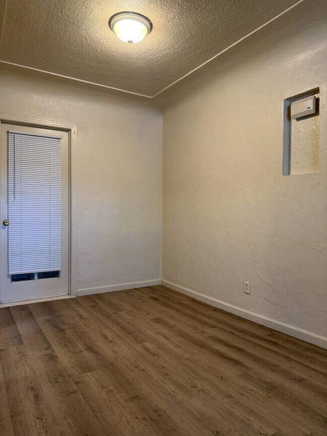 Building Photo - Charming and newly upgraded home. AVAILABL...
