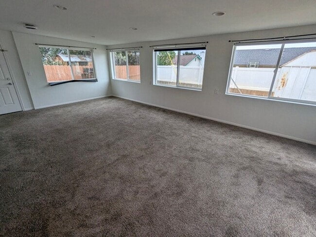 Building Photo - 4 Bed / 3 Bath with bonus room - Single Story Home in El Cajon