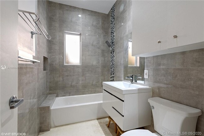 Building Photo - Beautiful home in Miami Beach