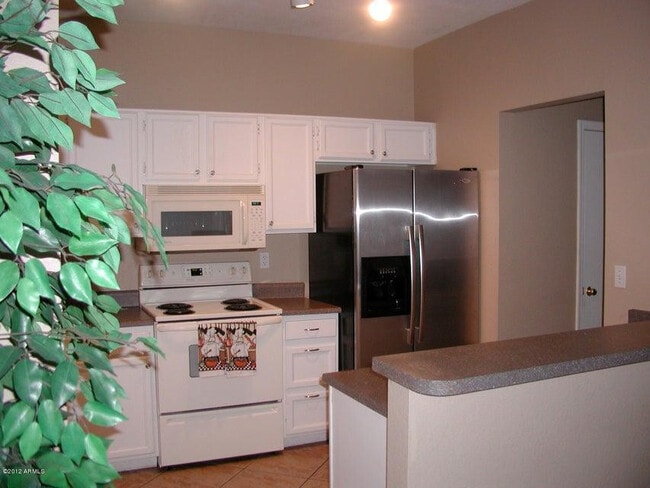 Building Photo - 1601 N Saba St