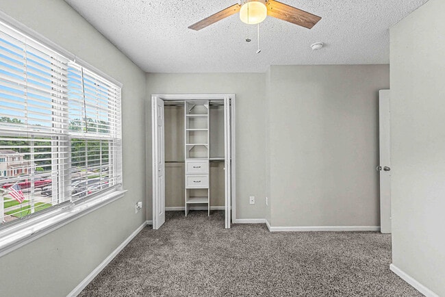 Building Photo - 103 Meadowbrook Ln