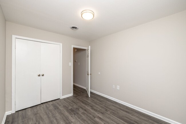 Building Photo - Charming 2-Bedroom Duplex in Colonial Heights