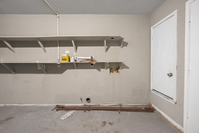 Building Photo - 14203 Sussman Ct