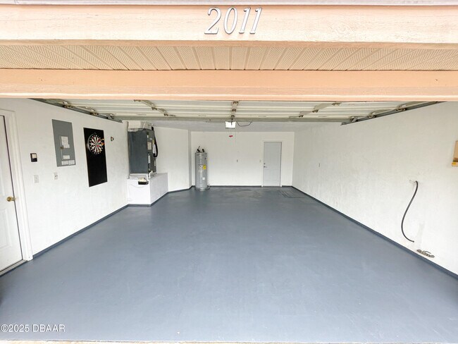 Building Photo - 2011 Beaver Creek Dr