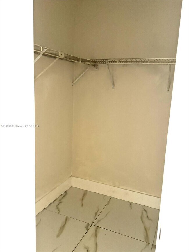 Building Photo - 1945 Pierce St