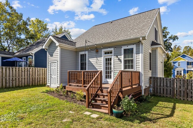 Building Photo - Gorgeous 3 Bedroom Home in Downtown Raleig...