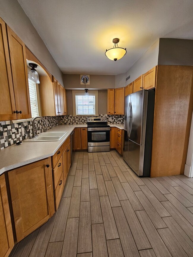Building Photo - 4 BED | 2.5 BATH | SPACIOUS HOME | WEST