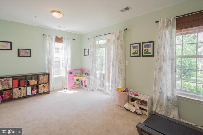 Building Photo - 43625 Marguerite Street