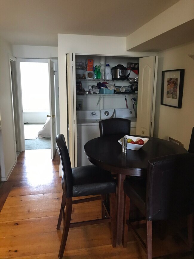 Building Photo - 308 York Ave