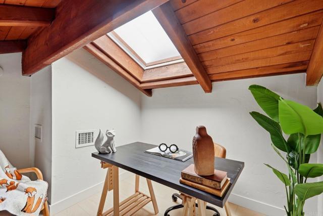 Building Photo - 8608 Villa La Jolla Dr