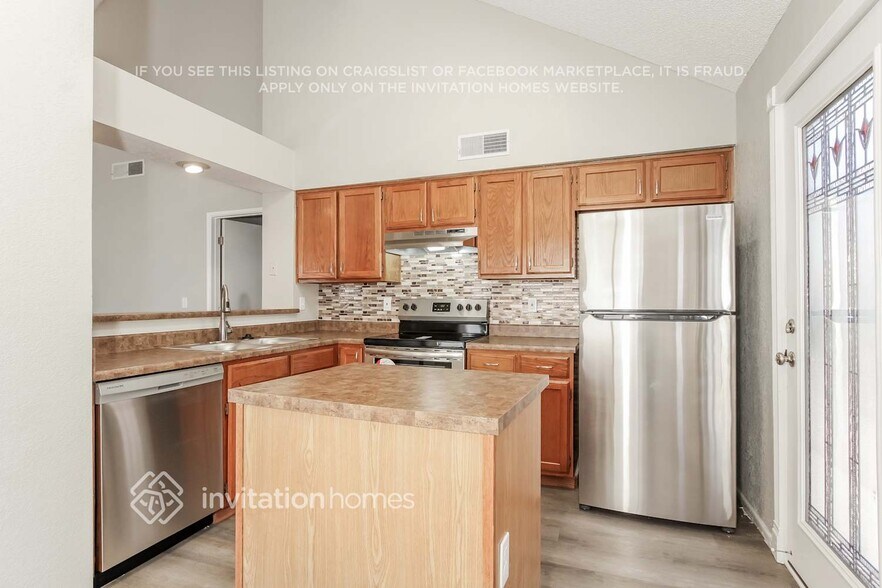 Building Photo - 2106 W Monona Dr