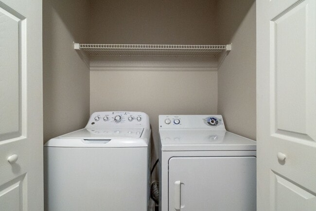 Building Photo - Spacious Townhome in Prime South Charlotte...