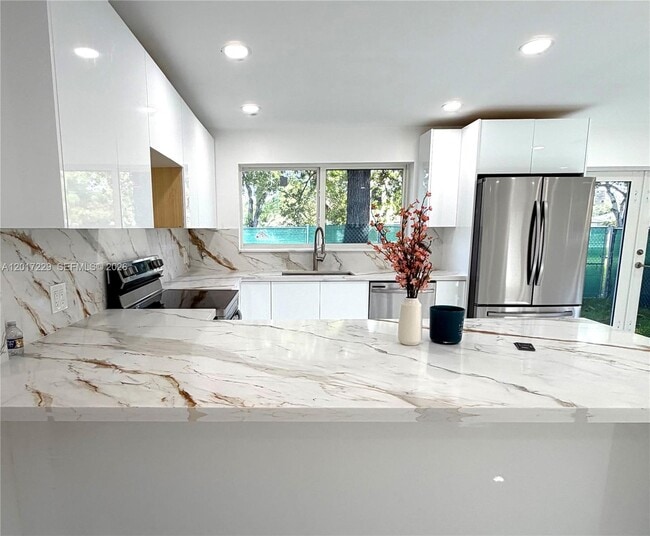 Building Photo - 6091 SW 64th Terrace