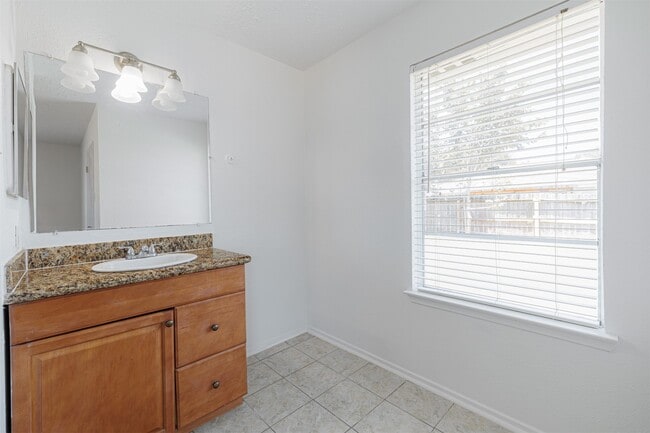 Building Photo - 16702 Pebbleglen Dr
