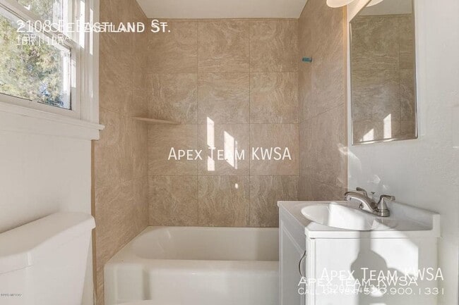 Building Photo - 2108 E Eastland St