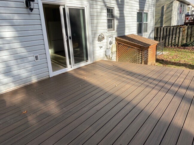 Building Photo - 7907 Laural Valley Way