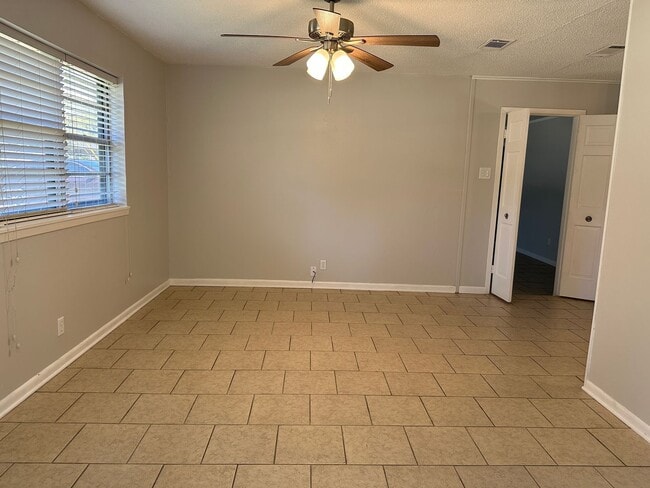 Building Photo - 422 Hardee Dr