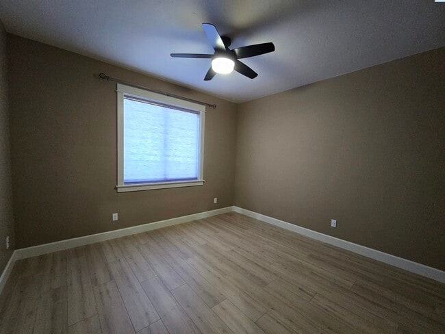 Building Photo - 3/4 Acre lot with Pool/Hot and Lawn Care I...