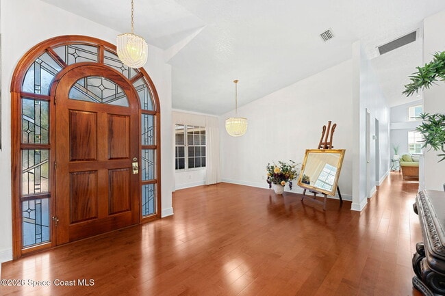 Building Photo - 662 Rossmoor Cir