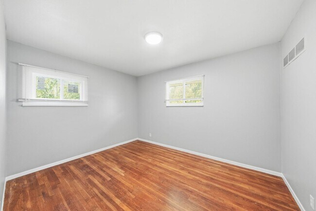 Building Photo - 10700 Spring Garden Dr