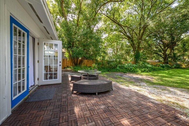 Building Photo - 6010 N Dexter Ave