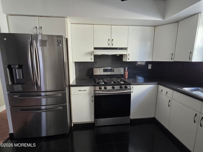 Building Photo - 71 Newark Pl