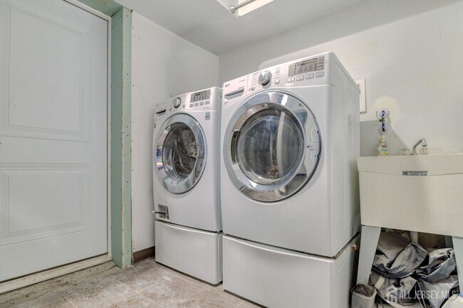 Building Photo - 30 Clara Dr