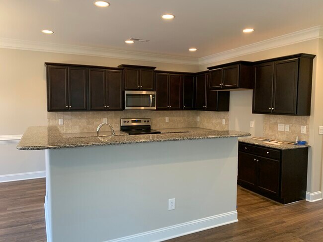 Building Photo - 820 Silver Leaf Dr