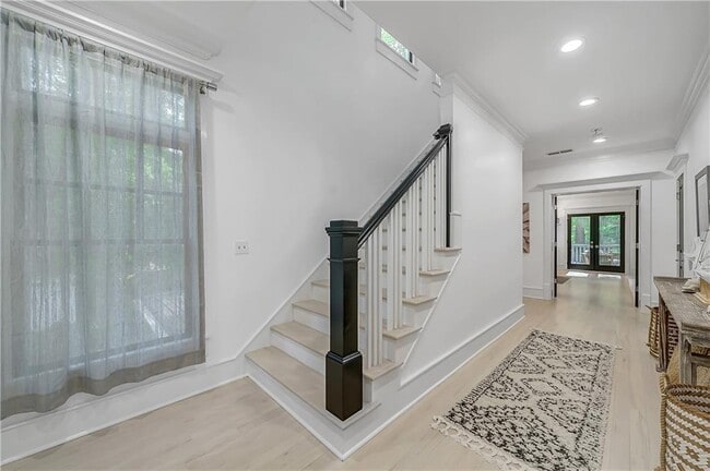 Building Photo - 1812 Wellbourne Dr NE