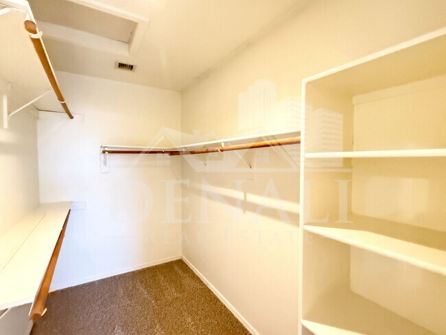 Building Photo - 1425 E Chicago Cir