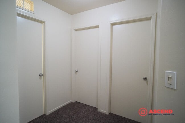 Building Photo - Stunning 2 Story Home!