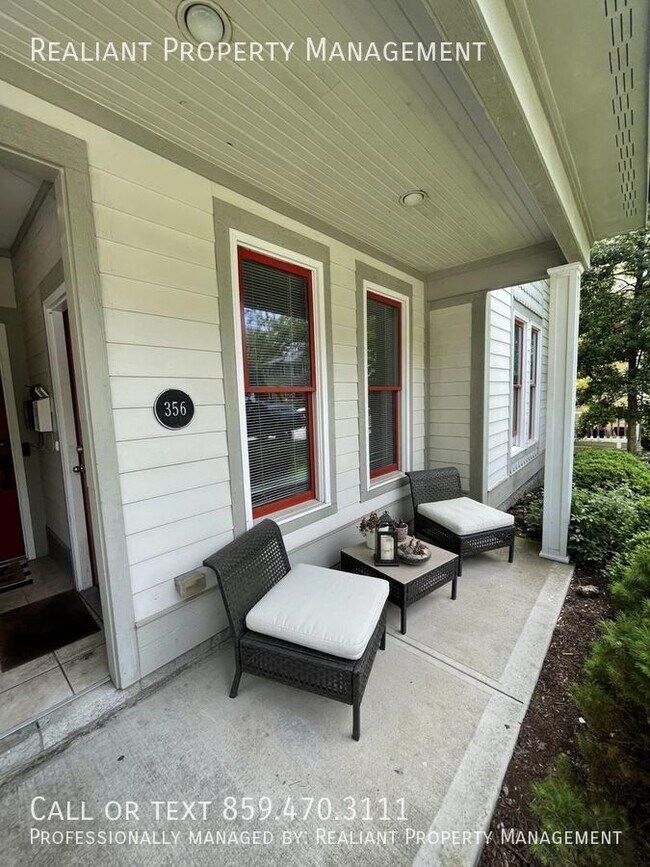 Building Photo - 3 Bedrooms, 2 baths. Downtown Lexington be...