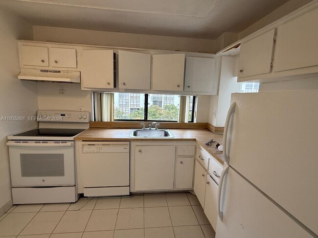 Building Photo - 16909 N Bay Rd