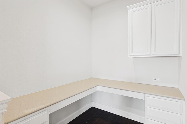 Built-in office - 1329 Millican Ln