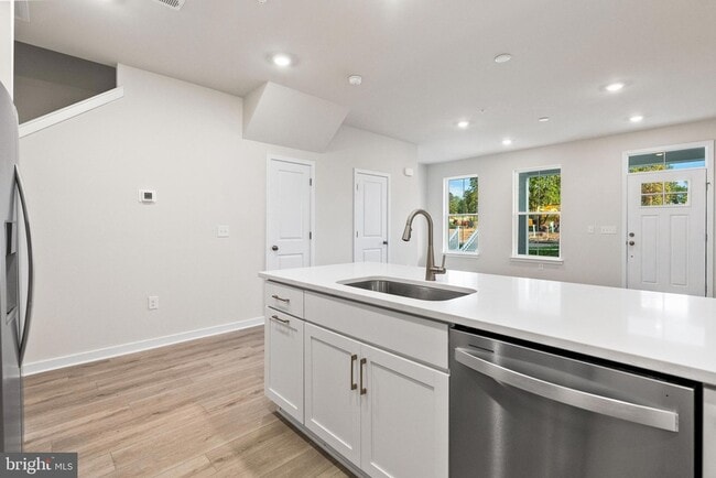 Building Photo - 808 Graphite Dr
