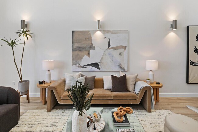 Building Photo - Uptown Loft