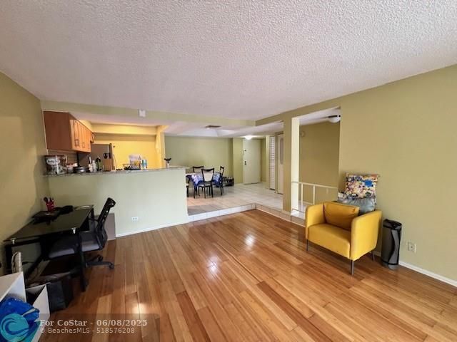 Building Photo - 3740 Inverrary Dr