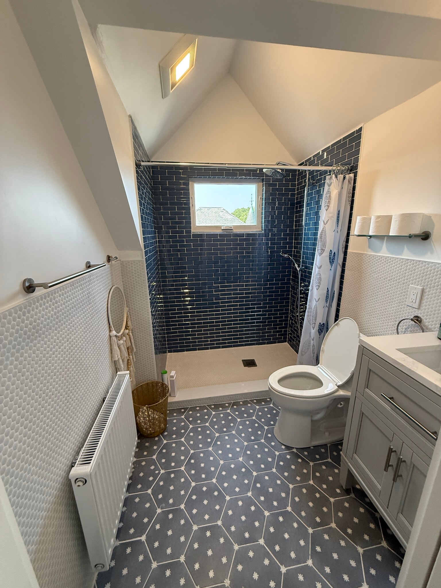 Building Photo - 96 Munroe St