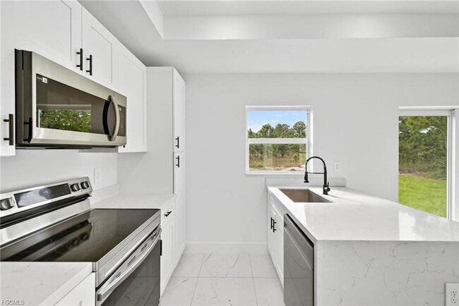 Building Photo - 1108 Eauclaire St E