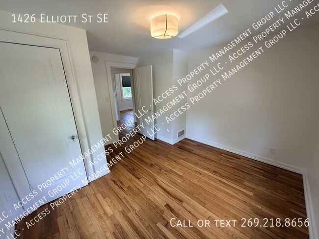 Building Photo - 1426 Elliott St SE