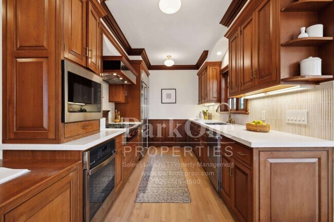 Building Photo - Short term, furnished possible for this magnificent home.
