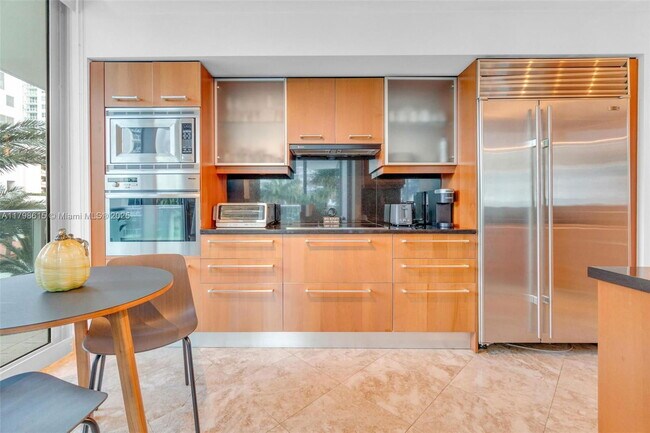Building Photo - 1331 Brickell Bay Dr