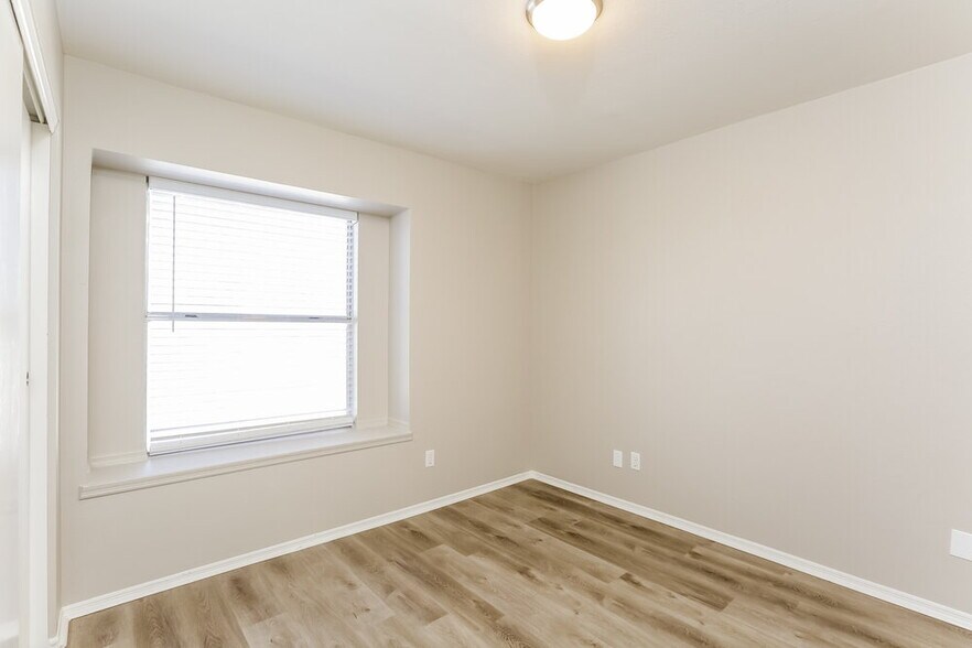 Building Photo - 4755 W Wahalla Ln