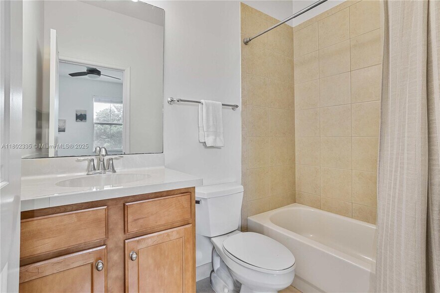 Building Photo - 4023 Cascada Cir
