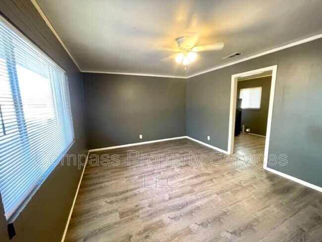 Building Photo - 1120 Elm Ave