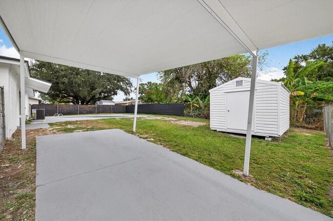 Building Photo - 8609 Fish Lake Rd