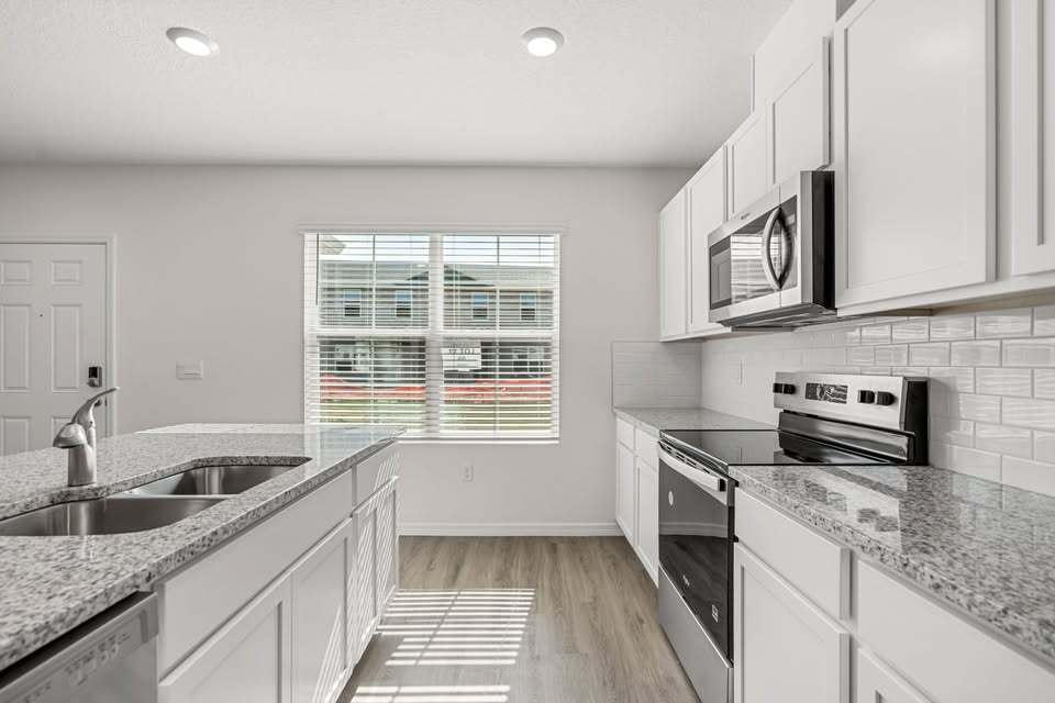 Building Photo - 2741 Flushing Dr